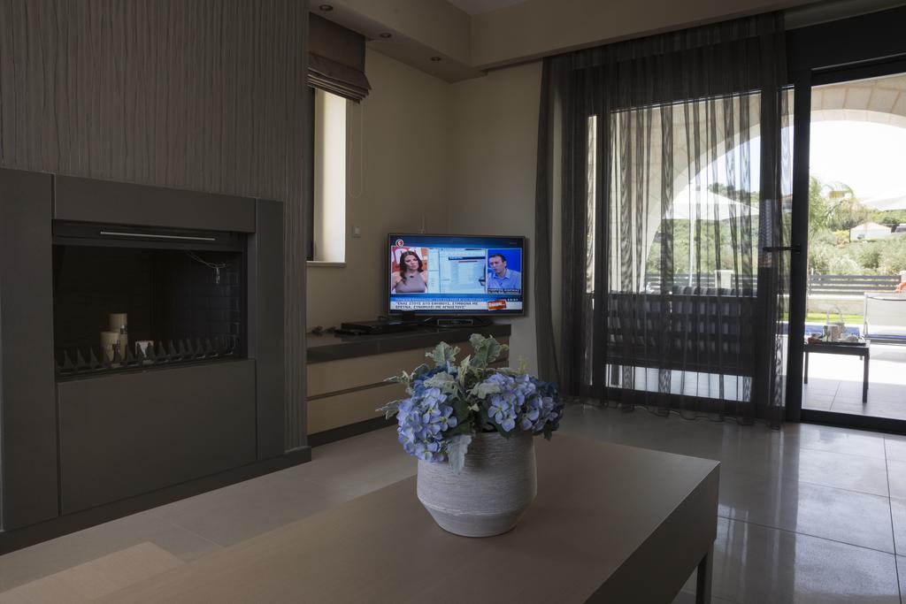 Villa-Azalea Almirida 部屋 写真