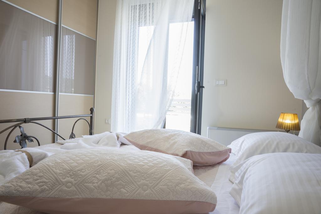Villa-Azalea Almirida 部屋 写真